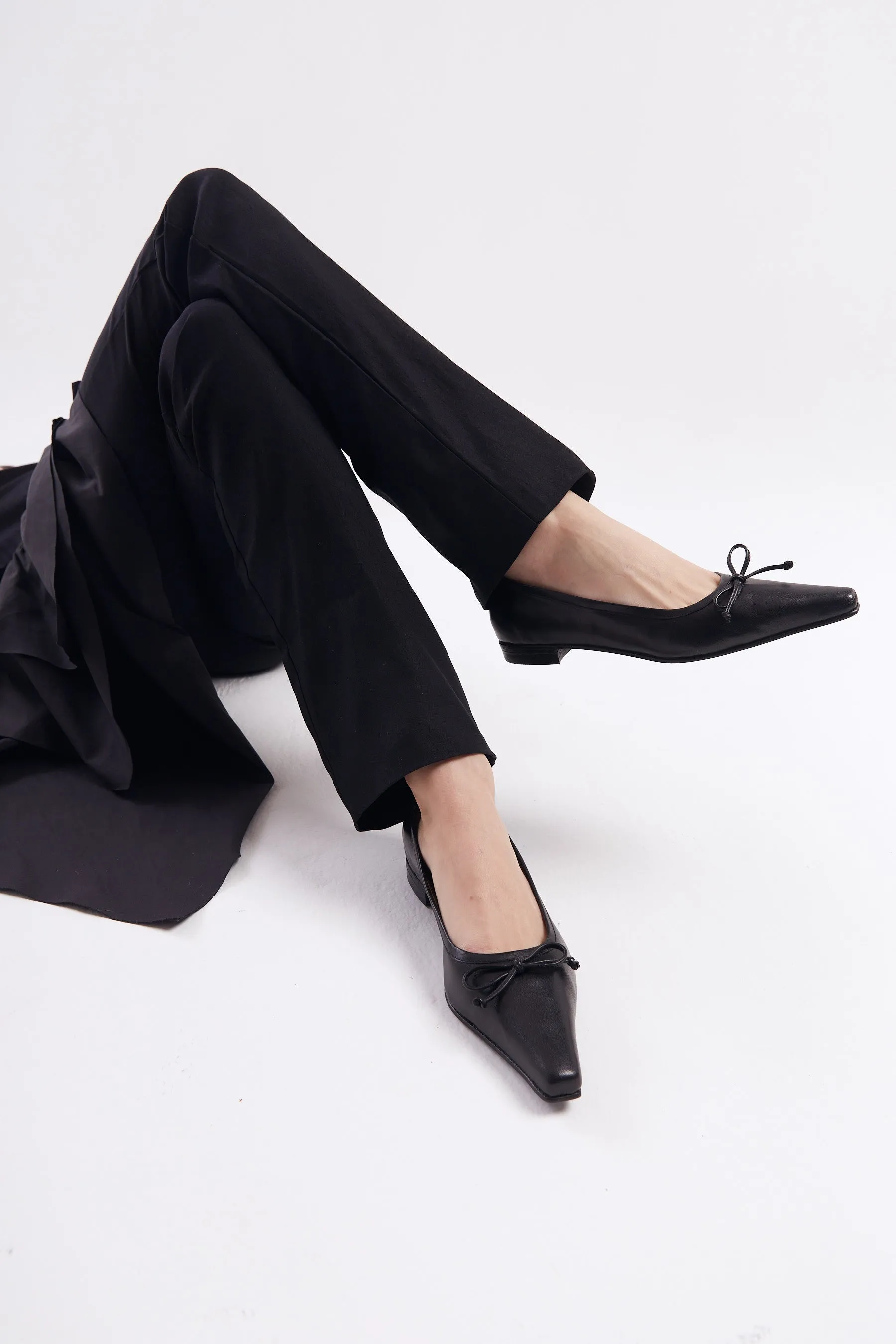 Ema Bow Flat in Black